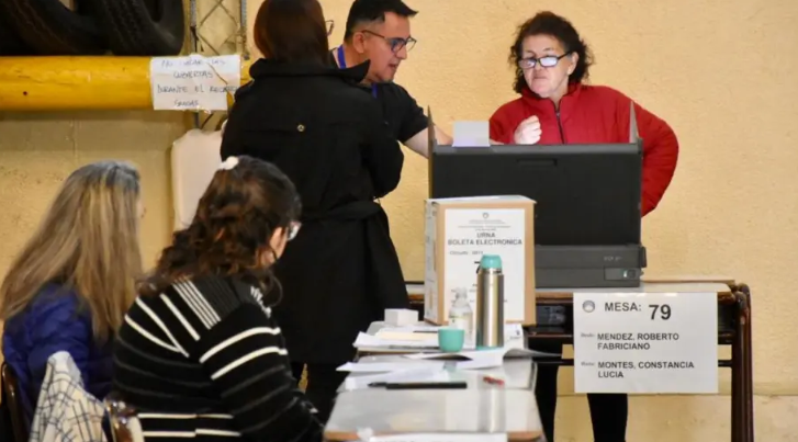 Voto electrónico en Neuquén: el observatorio de la UNC detectó fallas en el sistema de control